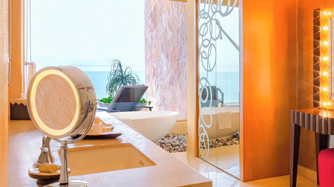 Photo of Bathroom in South Shore Hotel Area