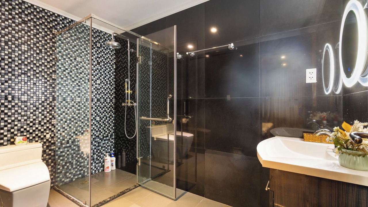 Photo of Bathroom in Phuong 6