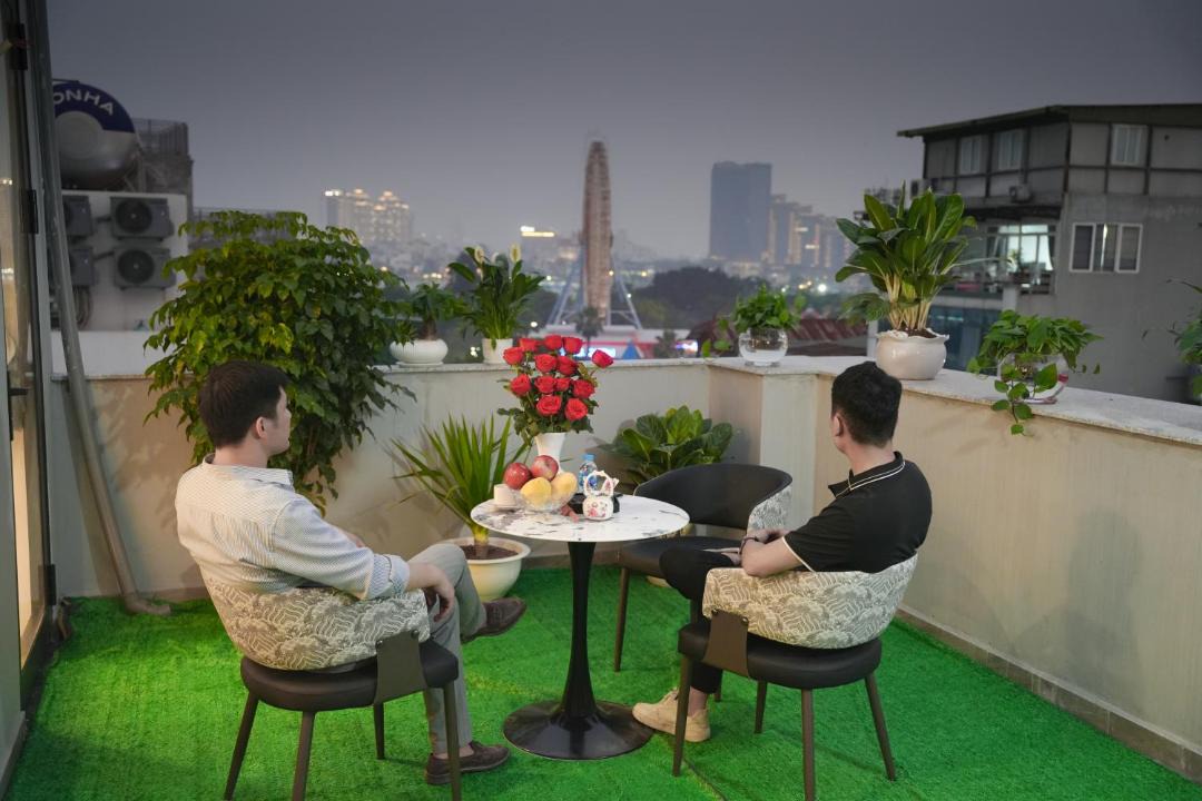 Photo of Others in Nhat Tan