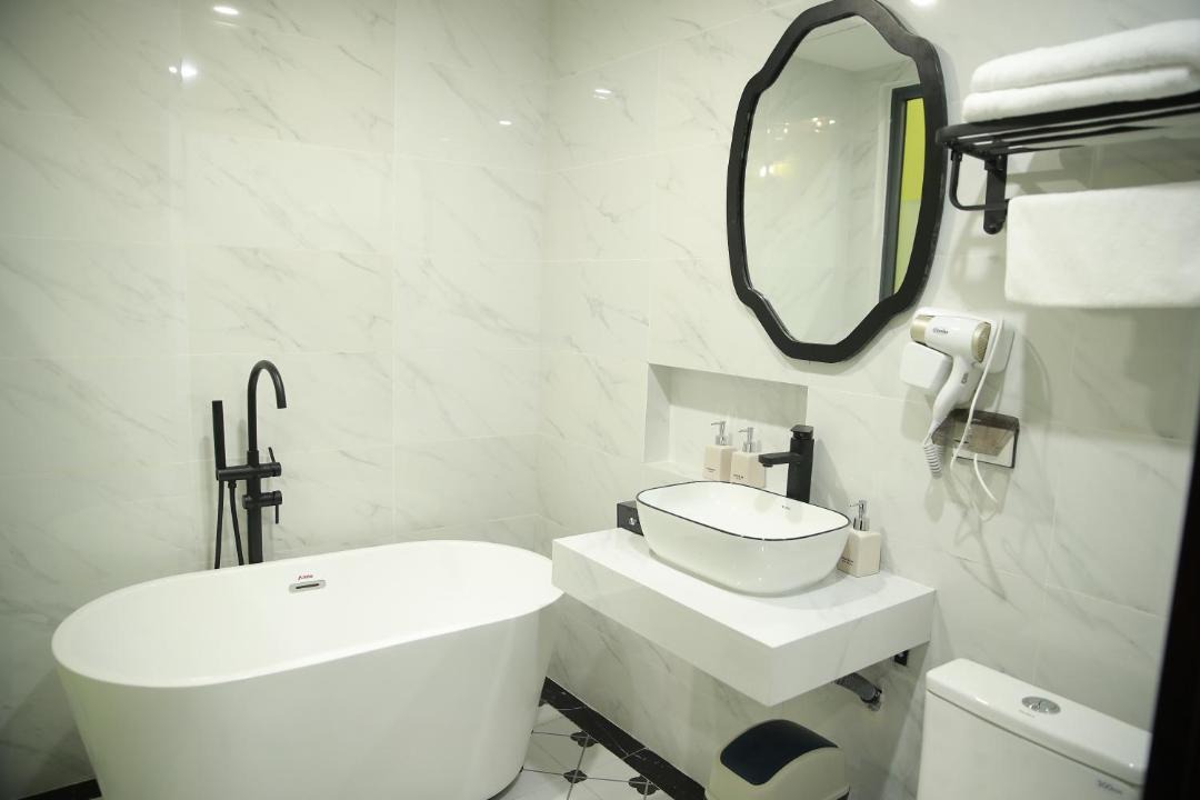 Photo of Bathroom in Trung Hoa Nhan Chinh