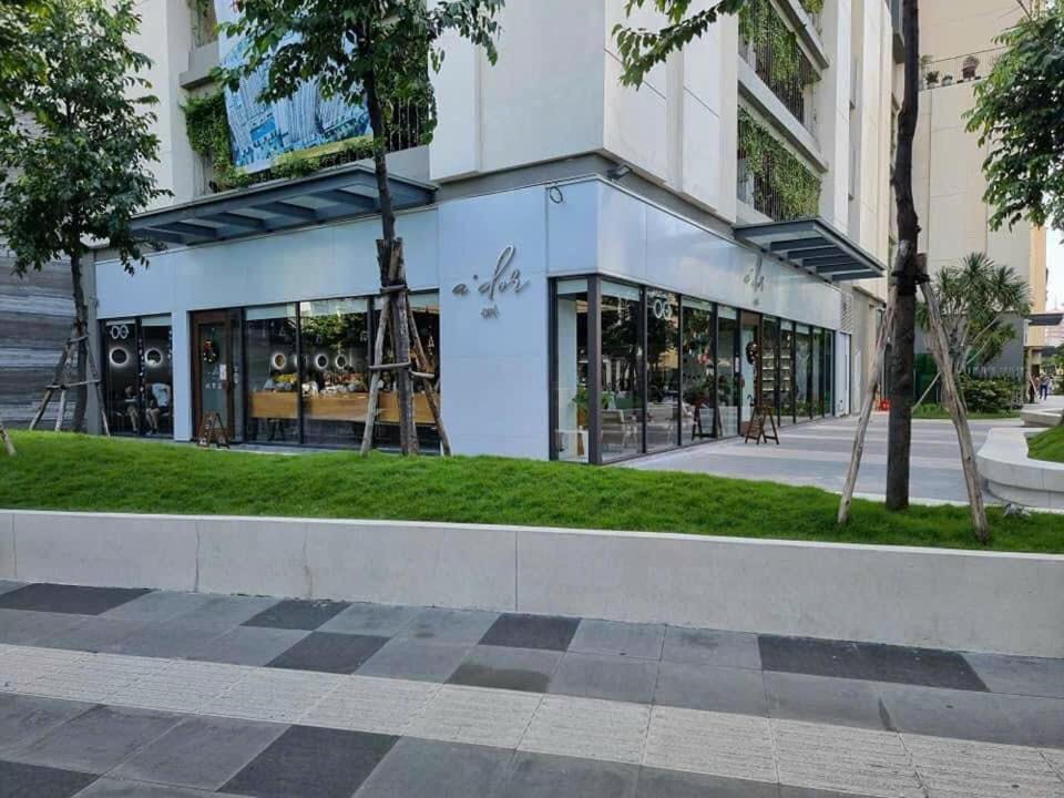 Photo of Buildings in District 10