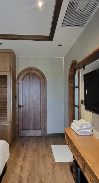 Photo of Others in Van Don