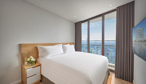1 Bedroom Premier Lakeview
