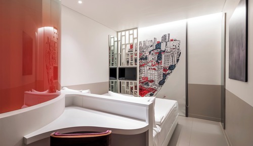 2 Twin Beds, City View