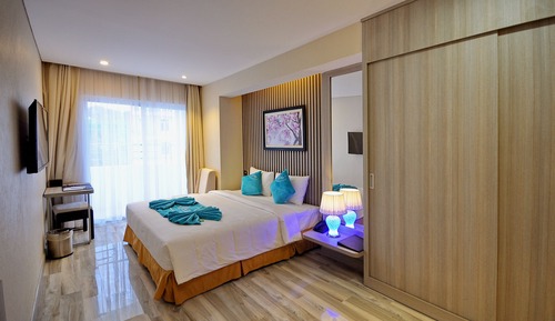 Senior Deluxe Room, City View