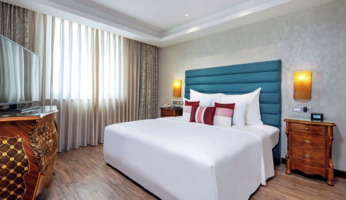Club Suite, City View