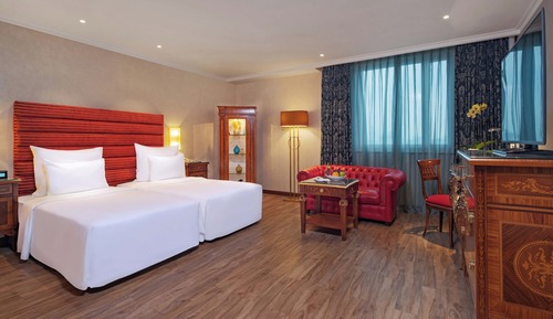 Junior Room, 1 King Bed