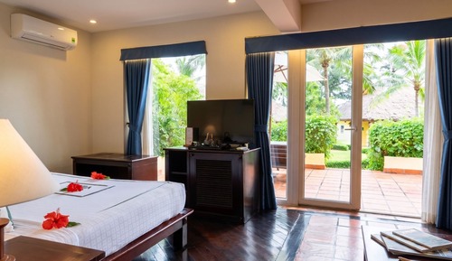Bungalow, Garden View