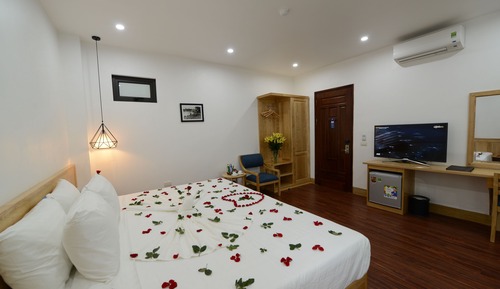 Honeymoon Suite