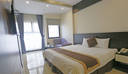 Deluxe Room, Bathtub, City View