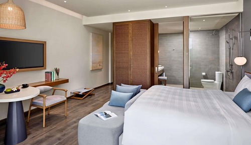 Standard Room, 1 King Bed, Balcony