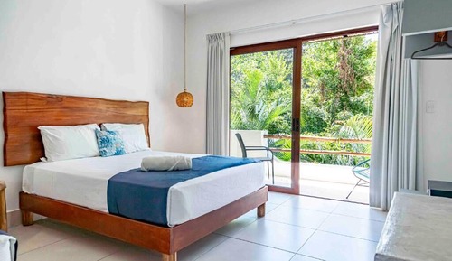 Standard Room, 1 King Bed, Balcony