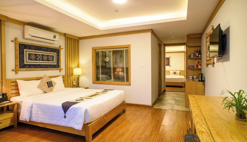 Family Room, 1 Double Bed and 2 Single Beds