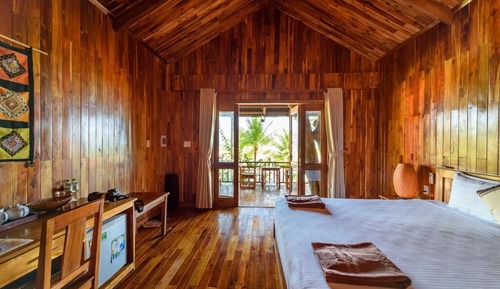 Traditional Bungalow, Beachfront