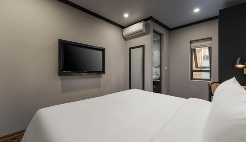 Deluxe Double or Twin Room with City View