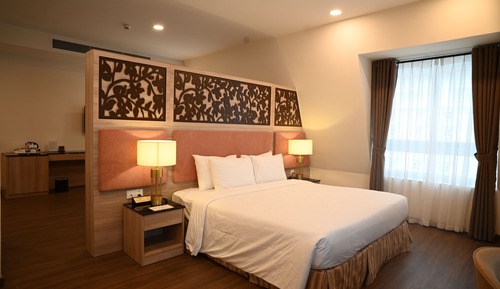 Executive Suite, City View