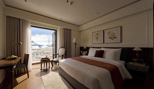 Deluxe Room, 1 King Bed, City View
