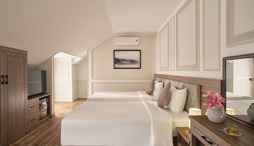 Signature Room, Balcony, Mountain View