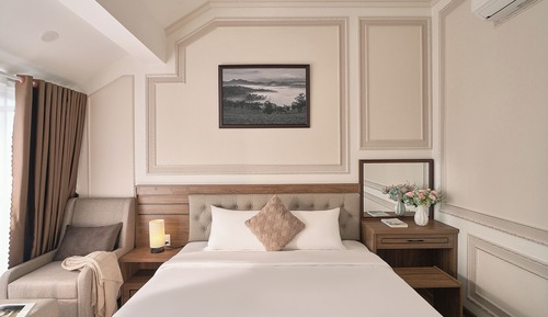 Senior Double Room, Balcony, Mountain View