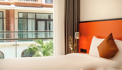 Superior Room, 1 King Bed, Balcony