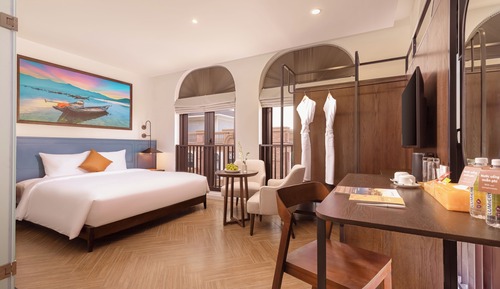 Room, 1 King Bed, River View