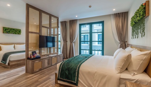 Family Room, Balcony, City View