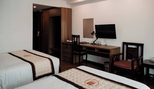 Deluxe Triple Room, City View