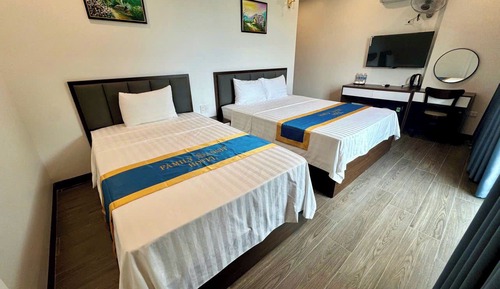 Luxury Quadruple Room with balcony, City view 