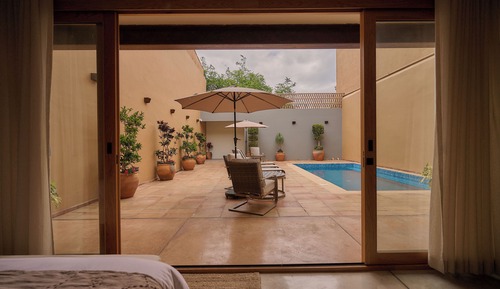 Deluxe Suite, 1 King Bed, Pool View
