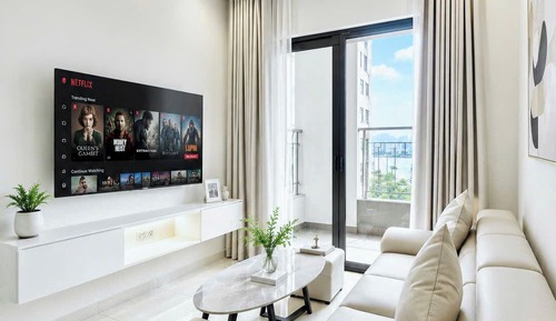 City Apartment, 2 Bedrooms, Pool Access, River View