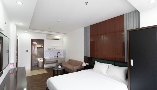 Deluxe Suite, City View