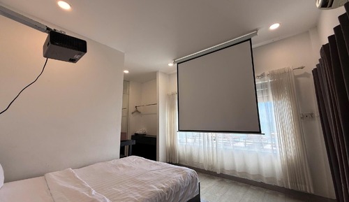 Royal Studio, Sea View
