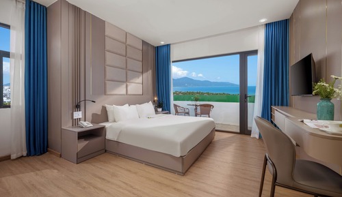 Premier Double Room, Bathtub, Beach View
