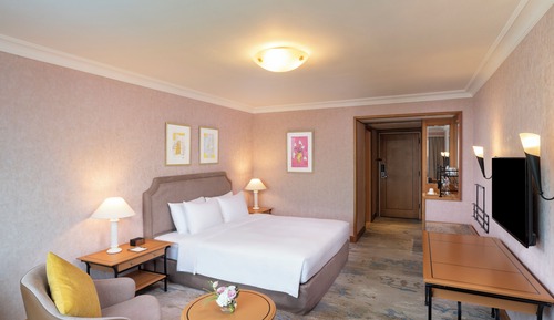 Grand Deluxe King Lake View