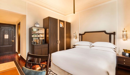 Heritage wing, Luxury room, Queen bed
