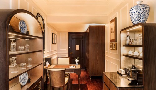 Heritage Wing, Metropole Suite with Metropole Privileges and Benefits, King Bed