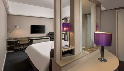 Classic Room, 1 King Bed, City View