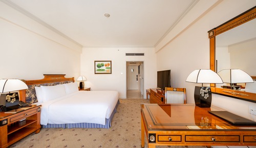 Executive Room, 1 King Bed, City View