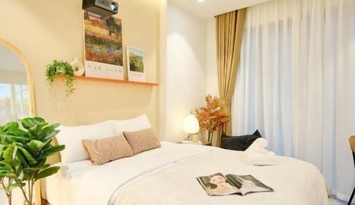 Deluxe Studio, 1 Queen Bed, Balcony