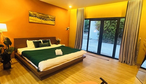 Double Room, 1 King Bed, Garden View