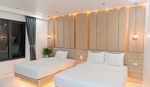 Family Room, Bathtub