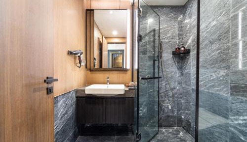 Three-Bedroom Premium Apartment with Resort View