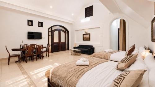 Deluxe Double or Twin Room with Balcony