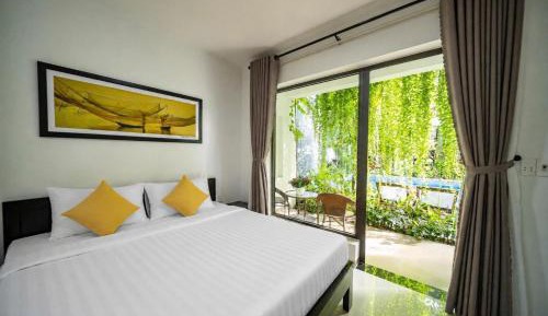 Deluxe Double Room with Pool View
