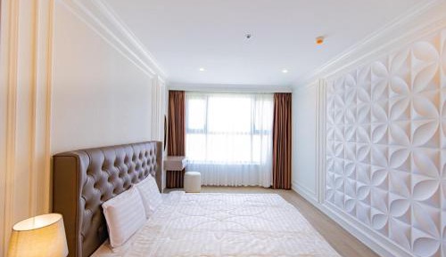 Three-Bedroom Deluxe Apartment