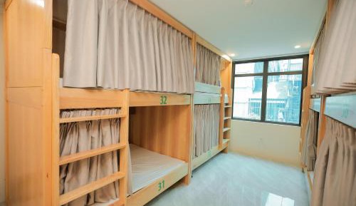 Single Bed in Mixed Dormitory Room