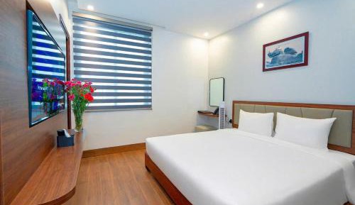 Queen Room with Pool View