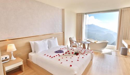Deluxe Suite with Spa Bath