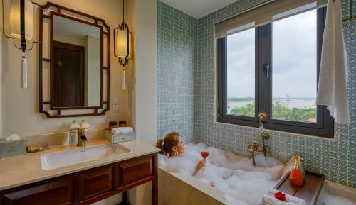 Savvy Family Connecting Suite, Balcony with Riverside View