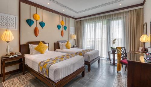 Junior Queen/Twin Suite, Balcony with Tranquil Meadow View